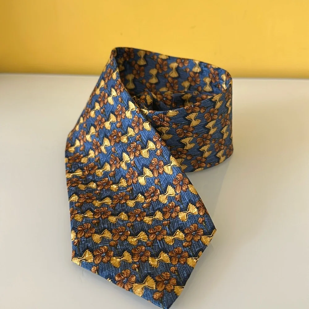 Ermenegildo Zegna Signature Blue and Gold 100% Silk Floral Farfalle Tie